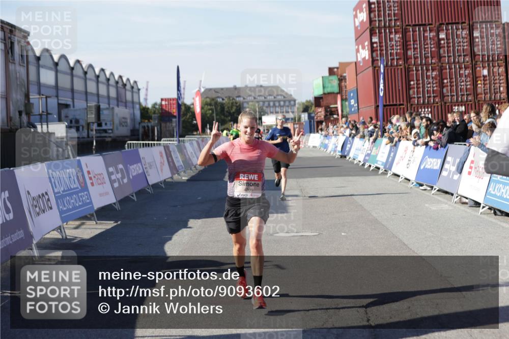 03.10.2025 - Köhlbrandbrückenlauf Jannik Wohlers http://msf.ph/oto/9093602 03.10.2025 12:54:36 Ziel 4023, 4060, 4106, 4209, 6683 meine-sportfotos.de