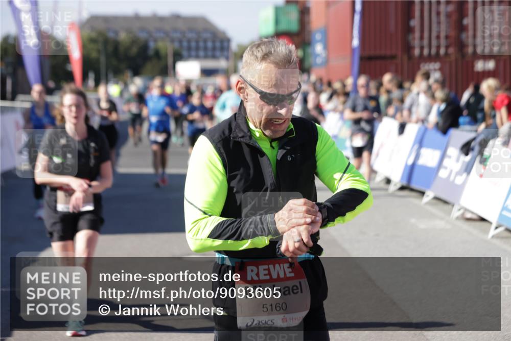 03.10.2025 - Köhlbrandbrückenlauf Jannik Wohlers http://msf.ph/oto/9093605 03.10.2025 13:20:21 Ziel 4385, 4397, 4402, 4565, 4570, 4571, 4591, 4672, 4739, 4779, 4994, 5082, 5144, 5160, 5208, 5672, 5683, 5790, 5850, 6035, 6136 meine-sportfotos.de