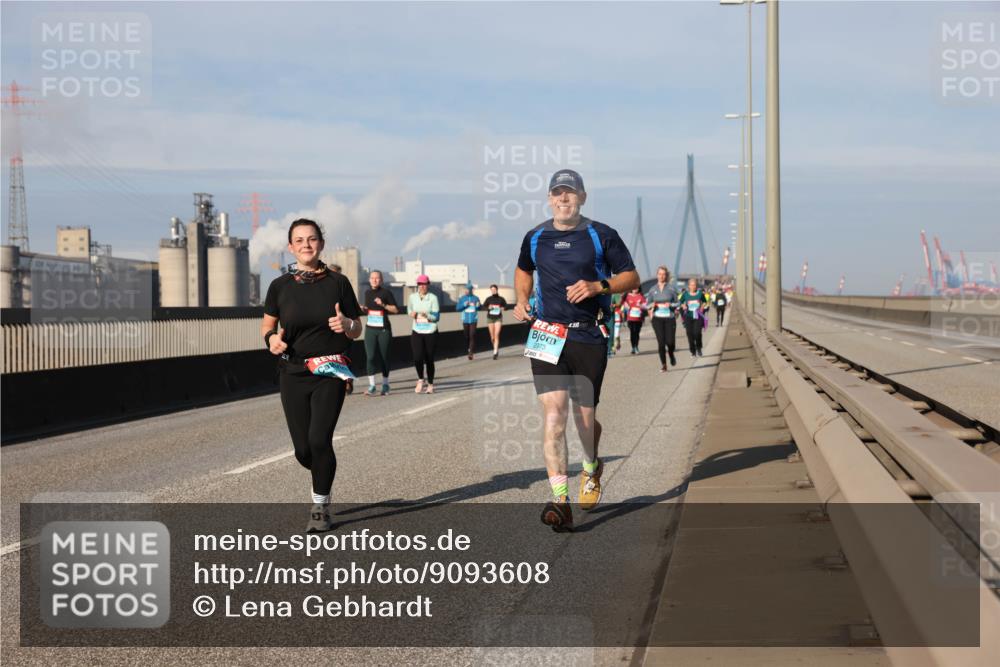 03.10.2025 - Köhlbrandbrückenlauf Lena Gebhardt http://msf.ph/oto/9093608 03.10.2025 10:08:52 Position 2 2973 meine-sportfotos.de