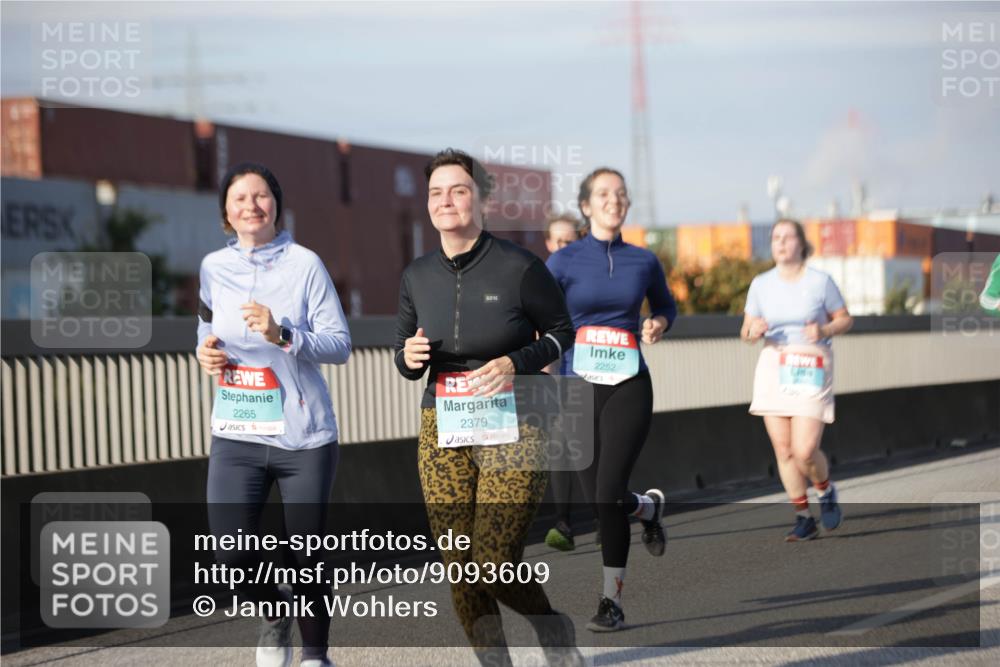 03.10.2025 - Köhlbrandbrückenlauf Jannik Wohlers http://msf.ph/oto/9093609 03.10.2025 10:12:16 Position 3 2265, 2379, 2252 meine-sportfotos.de