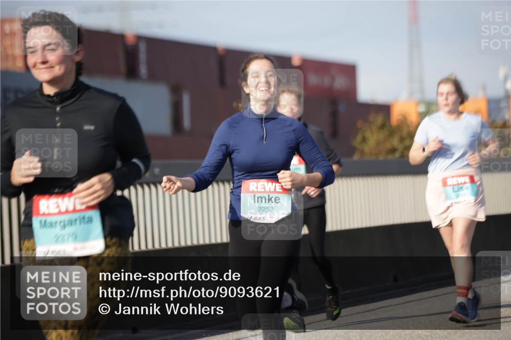 03.10.2025 - Köhlbrandbrückenlauf Jannik Wohlers http://msf.ph/oto/9093621 03.10.2025 10:12:16 Position 3 2519, 2252, 8888 meine-sportfotos.de