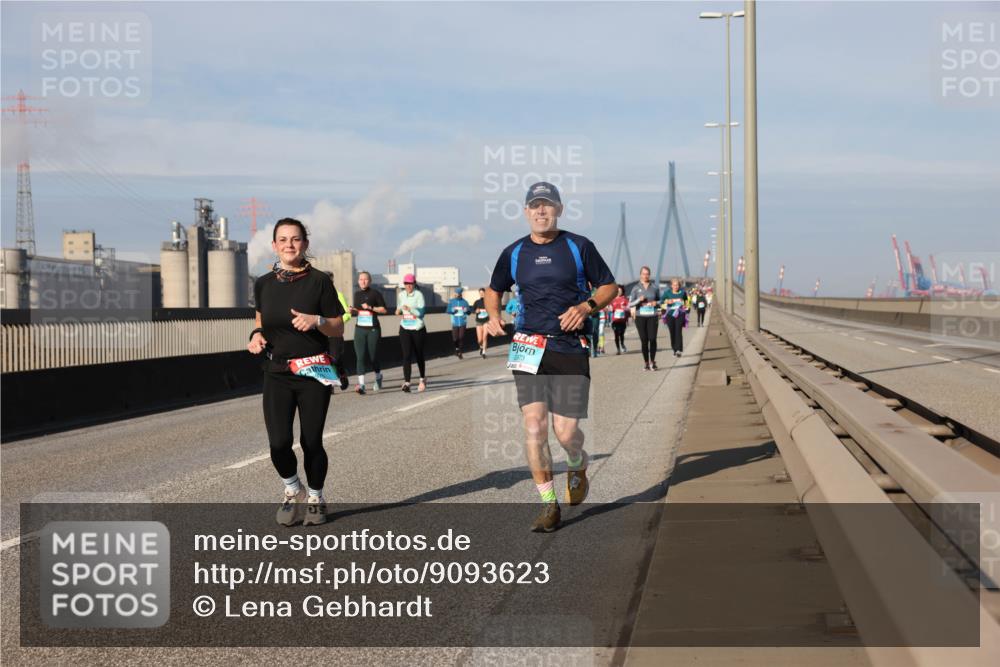 03.10.2025 - Köhlbrandbrückenlauf Lena Gebhardt http://msf.ph/oto/9093623 03.10.2025 10:08:52 Position 2  meine-sportfotos.de