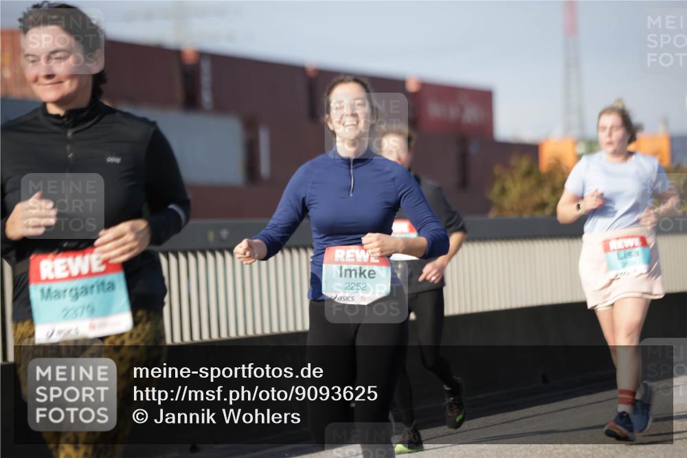 03.10.2025 - Köhlbrandbrückenlauf Jannik Wohlers http://msf.ph/oto/9093625 03.10.2025 10:12:17 Position 3 2379, 2252, 1882 meine-sportfotos.de