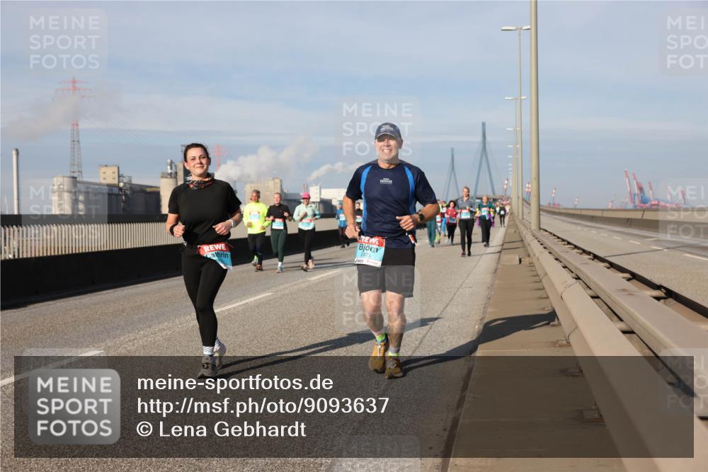 03.10.2025 - Köhlbrandbrückenlauf Lena Gebhardt http://msf.ph/oto/9093637 03.10.2025 10:08:52 Position 2 2973 meine-sportfotos.de