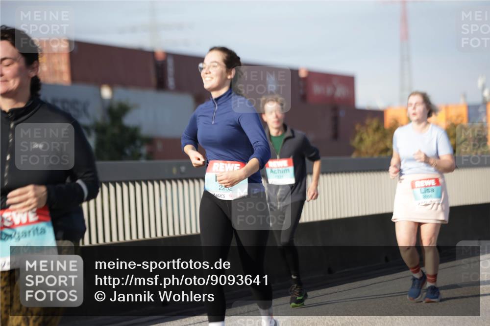 03.10.2025 - Köhlbrandbrückenlauf Jannik Wohlers http://msf.ph/oto/9093641 03.10.2025 10:12:17 Position 3 2379, 2252, 868 meine-sportfotos.de