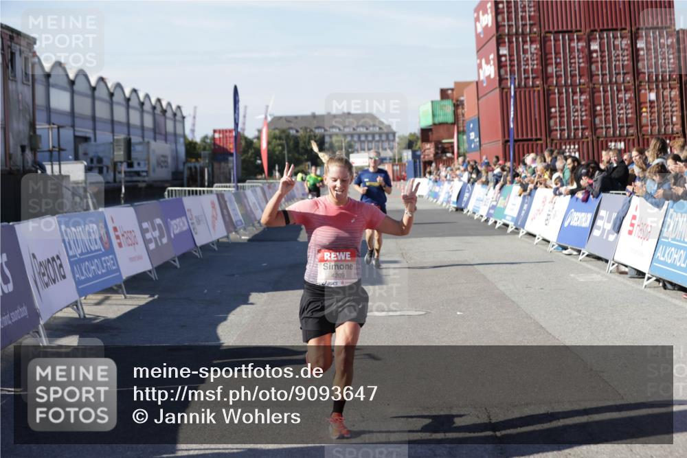 03.10.2025 - Köhlbrandbrückenlauf Jannik Wohlers http://msf.ph/oto/9093647 03.10.2025 12:54:36 Ziel 4023, 4060, 4106, 4209, 6683 meine-sportfotos.de