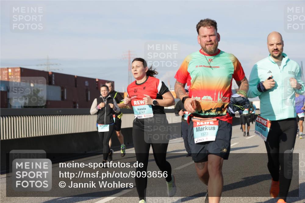 03.10.2025 - Köhlbrandbrückenlauf Jannik Wohlers http://msf.ph/oto/9093656 03.10.2025 10:00:42 Position 3 46, 3747, 20, 25, 1573, 1283 meine-sportfotos.de