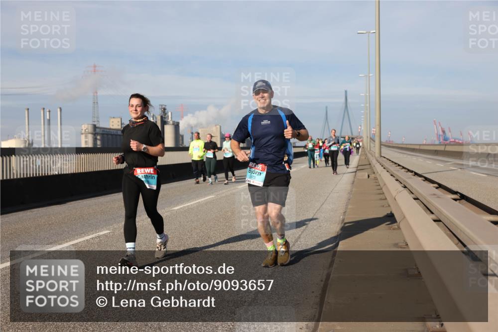 03.10.2025 - Köhlbrandbrückenlauf Lena Gebhardt http://msf.ph/oto/9093657 03.10.2025 10:08:53 Position 2 2973 meine-sportfotos.de