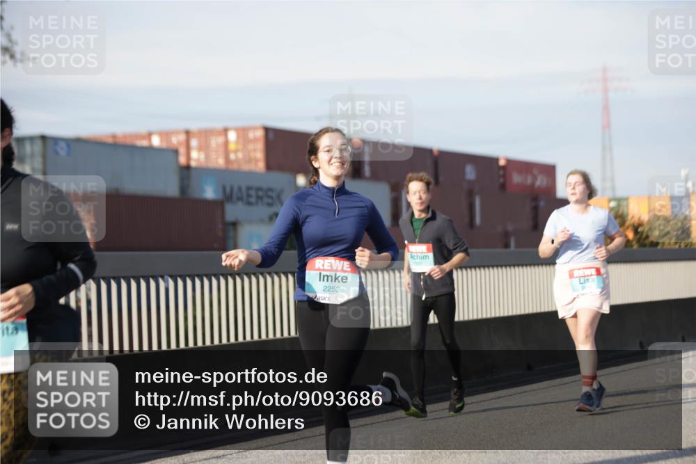 03.10.2025 - Köhlbrandbrückenlauf Jannik Wohlers http://msf.ph/oto/9093686 03.10.2025 10:12:17 Position 3 2252, 1221 meine-sportfotos.de