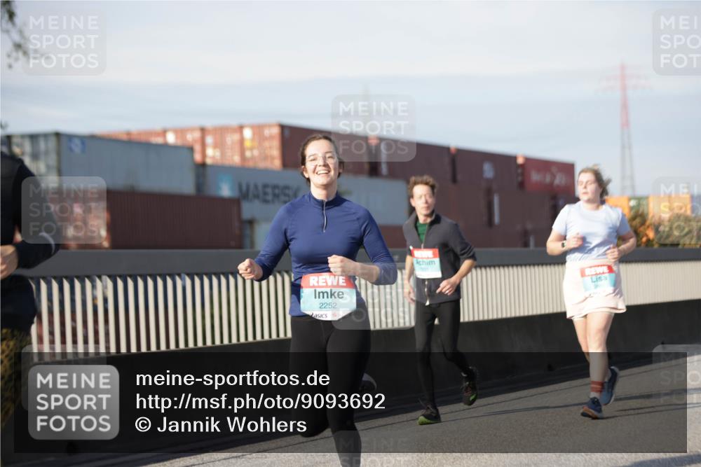 03.10.2025 - Köhlbrandbrückenlauf Jannik Wohlers http://msf.ph/oto/9093692 03.10.2025 10:12:17 Position 3 2252, 221 meine-sportfotos.de