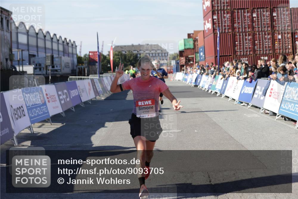 03.10.2025 - Köhlbrandbrückenlauf Jannik Wohlers http://msf.ph/oto/9093705 03.10.2025 12:54:36 Ziel 4023, 4060, 4106, 4209, 6683 meine-sportfotos.de