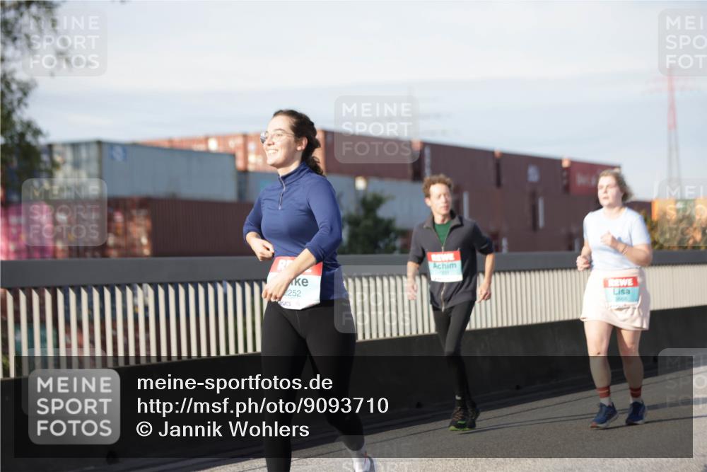 03.10.2025 - Köhlbrandbrückenlauf Jannik Wohlers http://msf.ph/oto/9093710 03.10.2025 10:12:17 Position 3 2252 meine-sportfotos.de