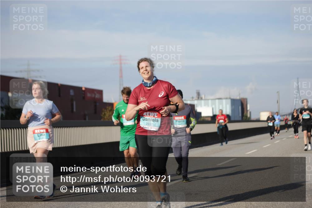 03.10.2025 - Köhlbrandbrückenlauf Jannik Wohlers http://msf.ph/oto/9093721 03.10.2025 10:12:19 Position 3 3657, 2332 meine-sportfotos.de