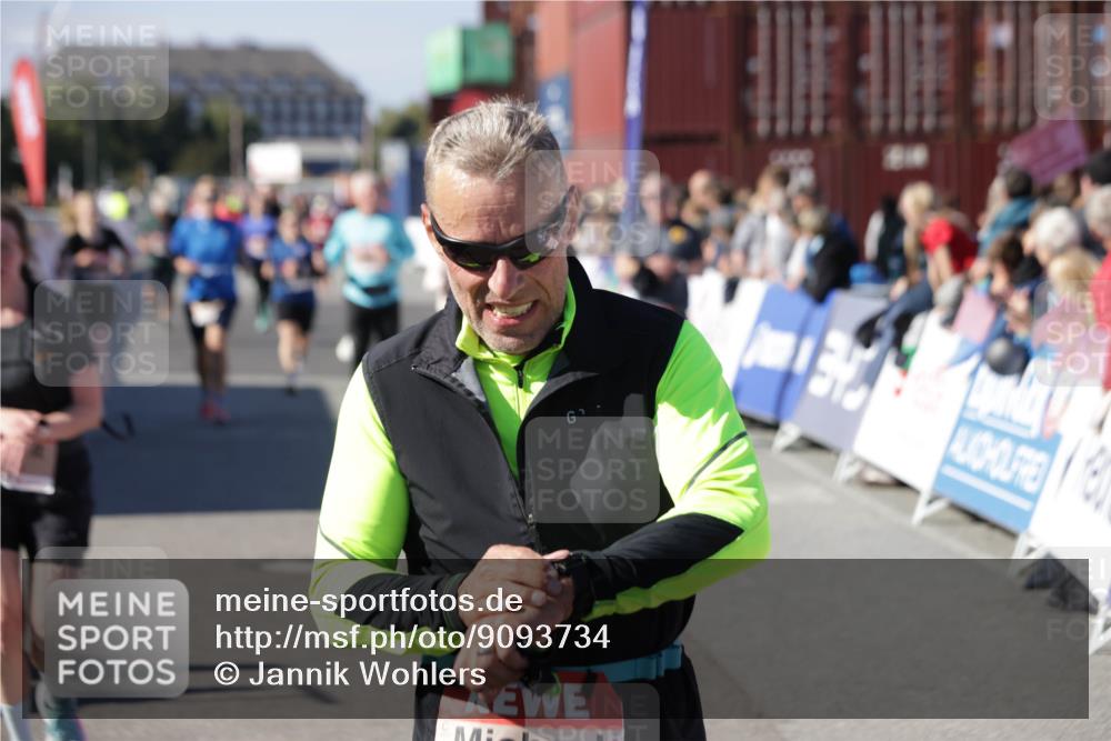 03.10.2025 - Köhlbrandbrückenlauf Jannik Wohlers http://msf.ph/oto/9093734 03.10.2025 13:20:22 Ziel 4385, 4397, 4402, 4565, 4570, 4571, 4591, 4672, 4739, 4779, 4994, 5082, 5144, 5160, 5208, 5672, 5683, 5790, 5850, 6035, 6136 meine-sportfotos.de