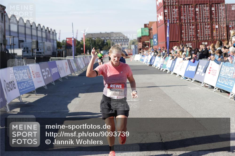 03.10.2025 - Köhlbrandbrückenlauf Jannik Wohlers http://msf.ph/oto/9093739 03.10.2025 12:54:36 Ziel 4023, 4060, 4106, 4209, 6683 meine-sportfotos.de