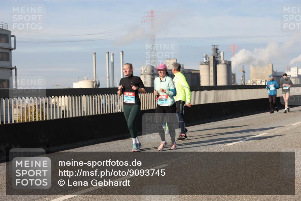 03.10.2025 - Köhlbrandbrückenlauf Lena Gebhardt http://msf.ph/oto/9093745 03.10.2025 10:08:56 Position 2 2386, 2359 meine-sportfotos.de