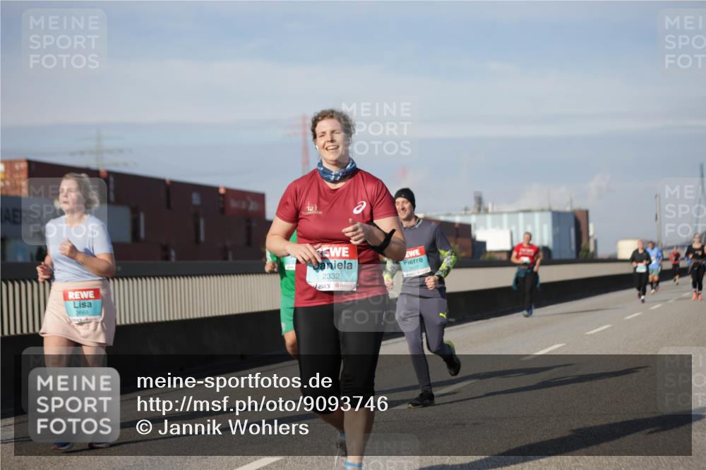 03.10.2025 - Köhlbrandbrückenlauf Jannik Wohlers http://msf.ph/oto/9093746 03.10.2025 10:12:19 Position 3 2332, 2668 meine-sportfotos.de
