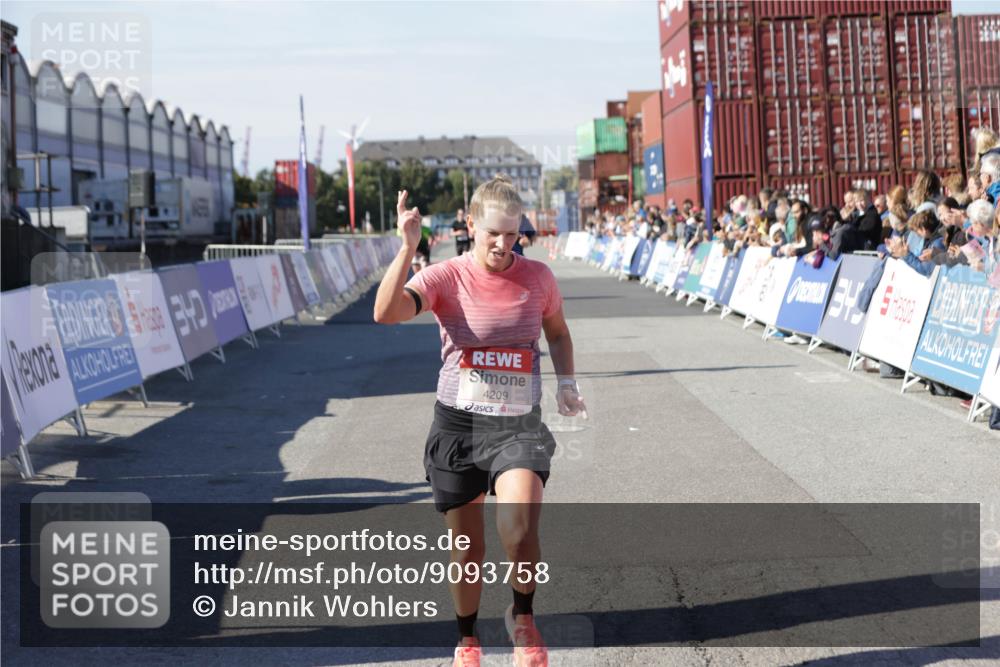 03.10.2025 - Köhlbrandbrückenlauf Jannik Wohlers http://msf.ph/oto/9093758 03.10.2025 12:54:36 Ziel 4023, 4060, 4106, 4209, 6683 meine-sportfotos.de