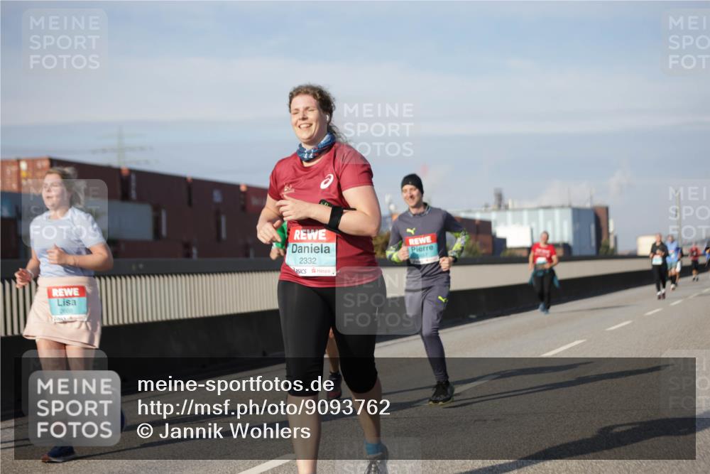 03.10.2025 - Köhlbrandbrückenlauf Jannik Wohlers http://msf.ph/oto/9093762 03.10.2025 10:12:19 Position 3 2668, 2332, 667 meine-sportfotos.de