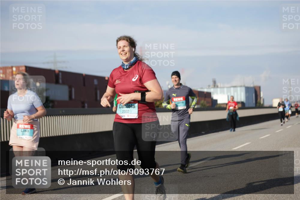 03.10.2025 - Köhlbrandbrückenlauf Jannik Wohlers http://msf.ph/oto/9093767 03.10.2025 10:12:19 Position 3 2332, 2 meine-sportfotos.de