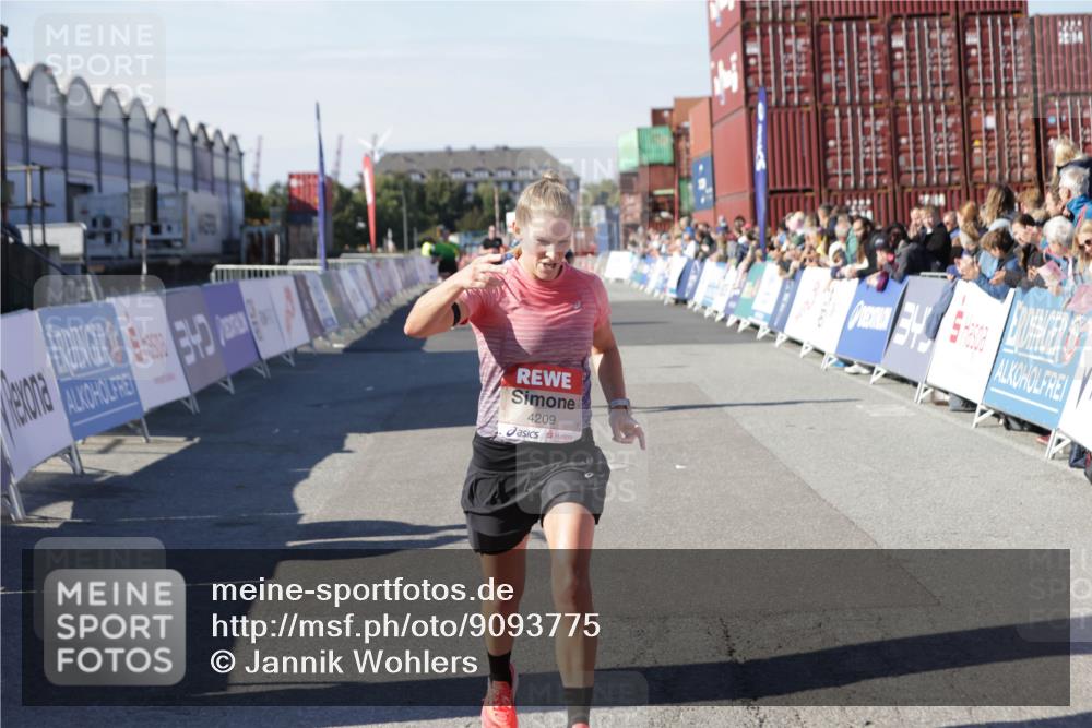 03.10.2025 - Köhlbrandbrückenlauf Jannik Wohlers http://msf.ph/oto/9093775 03.10.2025 12:54:36 Ziel 4023, 4060, 4106, 4209, 6683 meine-sportfotos.de
