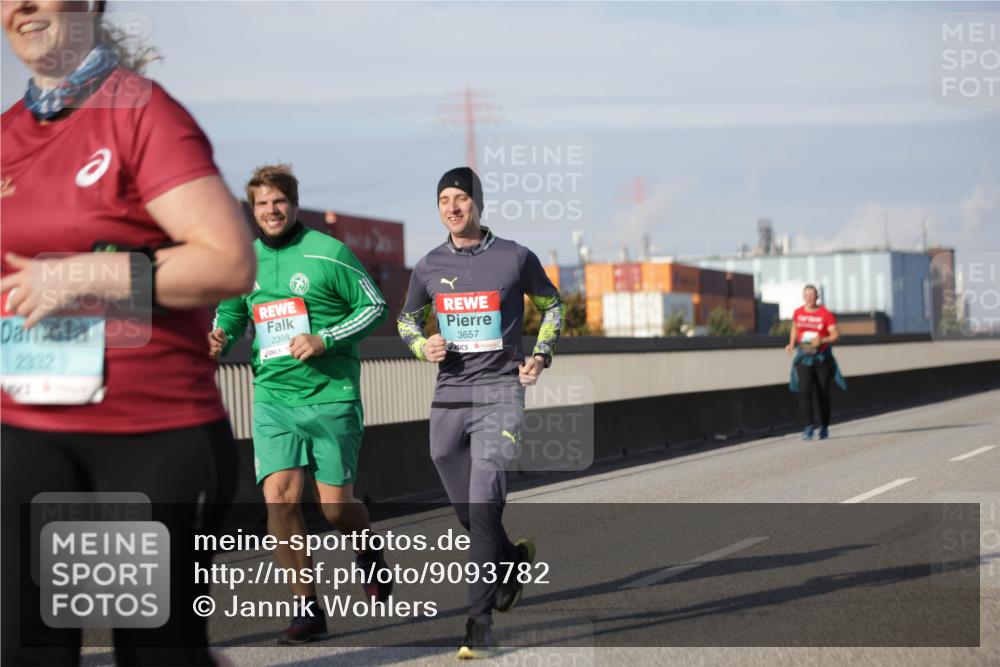 03.10.2025 - Köhlbrandbrückenlauf Jannik Wohlers http://msf.ph/oto/9093782 03.10.2025 10:12:20 Position 3 2332, 2398, 3657 meine-sportfotos.de