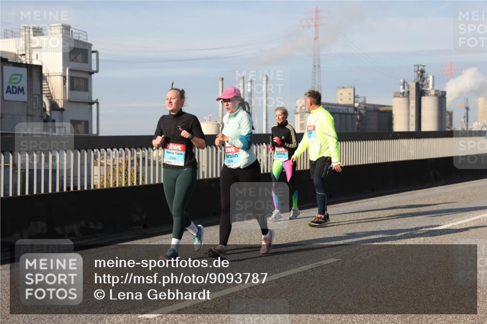 03.10.2025 - Köhlbrandbrückenlauf Lena Gebhardt http://msf.ph/oto/9093787 03.10.2025 10:08:57 Position 2 2386, 2359 meine-sportfotos.de