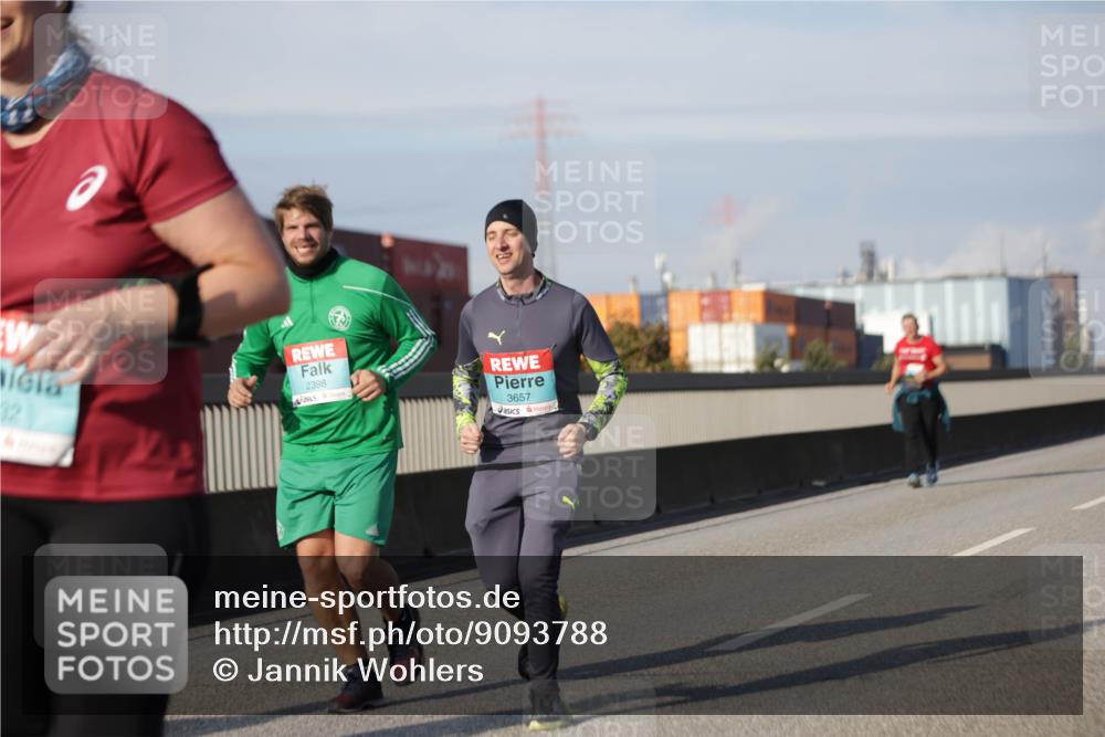 03.10.2025 - Köhlbrandbrückenlauf Jannik Wohlers http://msf.ph/oto/9093788 03.10.2025 10:12:20 Position 3 32, 2398, 3657 meine-sportfotos.de