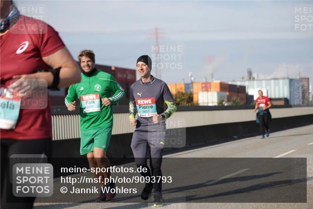 03.10.2025 - Köhlbrandbrückenlauf Jannik Wohlers http://msf.ph/oto/9093793 03.10.2025 10:12:20 Position 3 2398, 3657 meine-sportfotos.de
