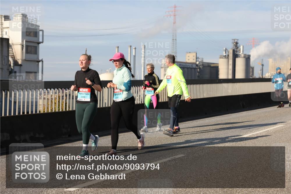 03.10.2025 - Köhlbrandbrückenlauf Lena Gebhardt http://msf.ph/oto/9093794 03.10.2025 10:08:57 Position 2 2386, 2359 meine-sportfotos.de