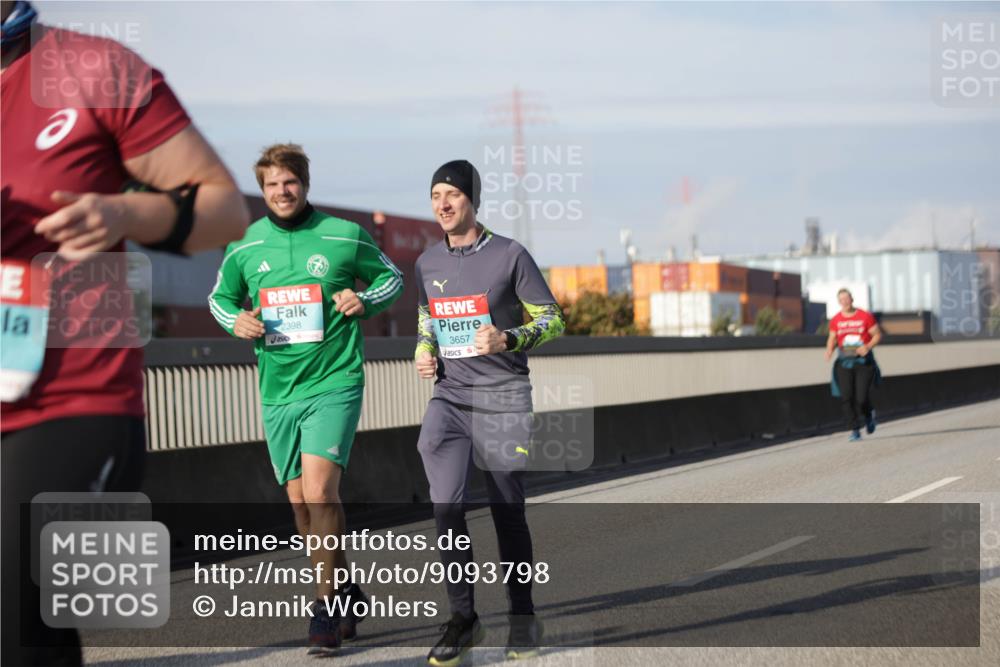 03.10.2025 - Köhlbrandbrückenlauf Jannik Wohlers http://msf.ph/oto/9093798 03.10.2025 10:12:20 Position 3 2398, 3657 meine-sportfotos.de