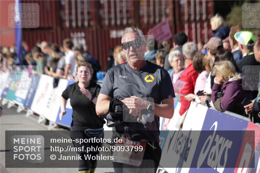 03.10.2025 - Köhlbrandbrückenlauf Jannik Wohlers http://msf.ph/oto/9093799 03.10.2025 13:20:26 Ziel 4385, 4570, 4571, 4591, 4672, 4739, 4859, 4994, 5082, 5144, 5160, 5208, 5631, 5672, 5683, 5790, 5850, 6035, 6136 meine-sportfotos.de