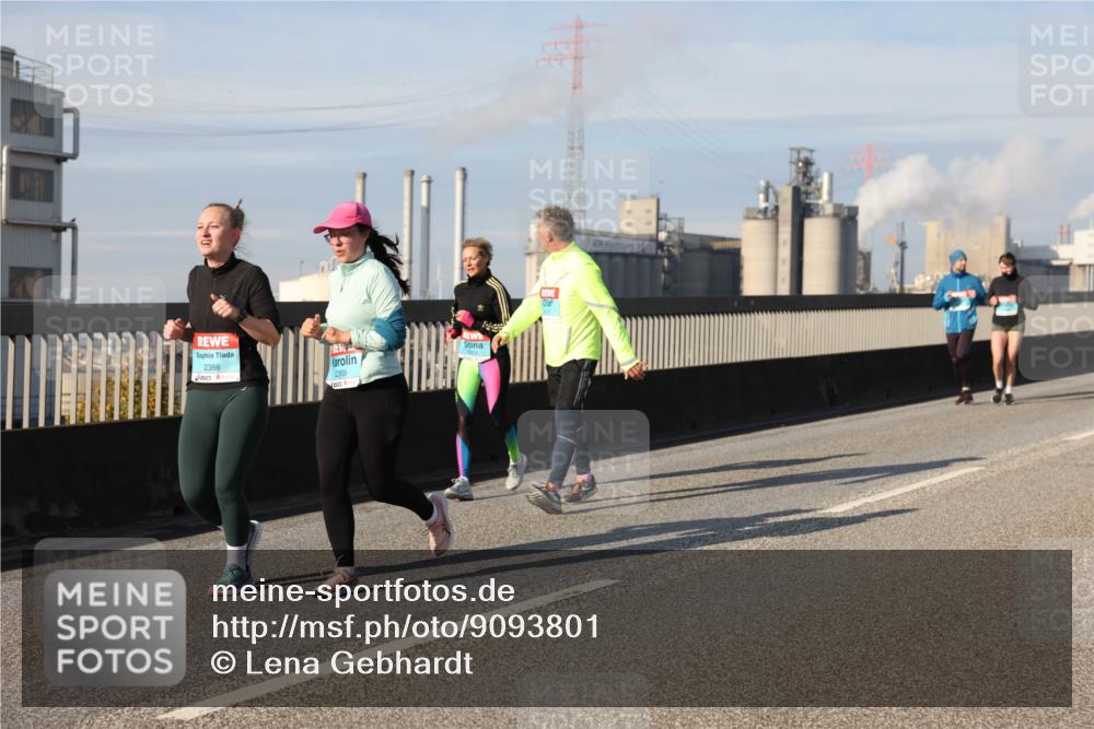 03.10.2025 - Köhlbrandbrückenlauf Lena Gebhardt http://msf.ph/oto/9093801 03.10.2025 10:08:57 Position 2 2386, 2359 meine-sportfotos.de