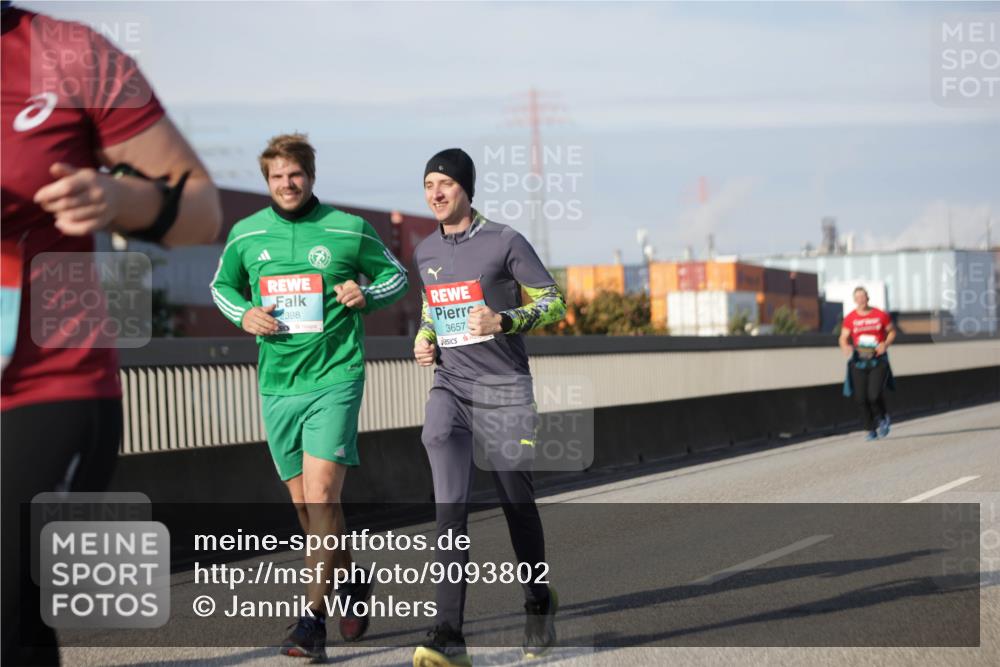03.10.2025 - Köhlbrandbrückenlauf Jannik Wohlers http://msf.ph/oto/9093802 03.10.2025 10:12:20 Position 3 2398, 3657 meine-sportfotos.de
