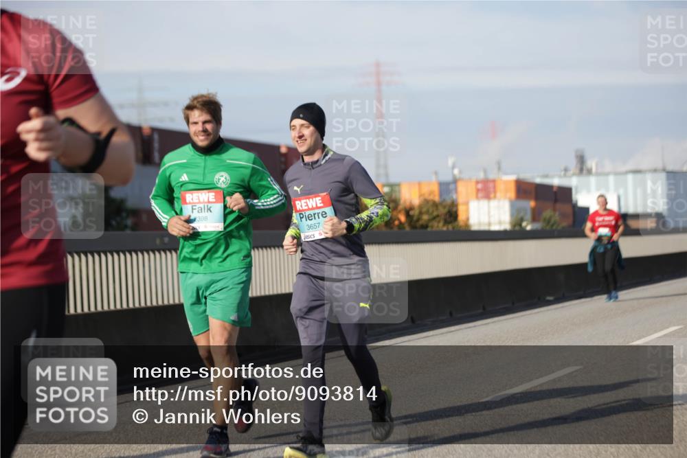 03.10.2025 - Köhlbrandbrückenlauf Jannik Wohlers http://msf.ph/oto/9093814 03.10.2025 10:12:20 Position 3 2398, 3657 meine-sportfotos.de