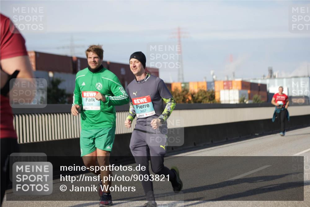 03.10.2025 - Köhlbrandbrückenlauf Jannik Wohlers http://msf.ph/oto/9093821 03.10.2025 10:12:20 Position 3 2398, 3657 meine-sportfotos.de