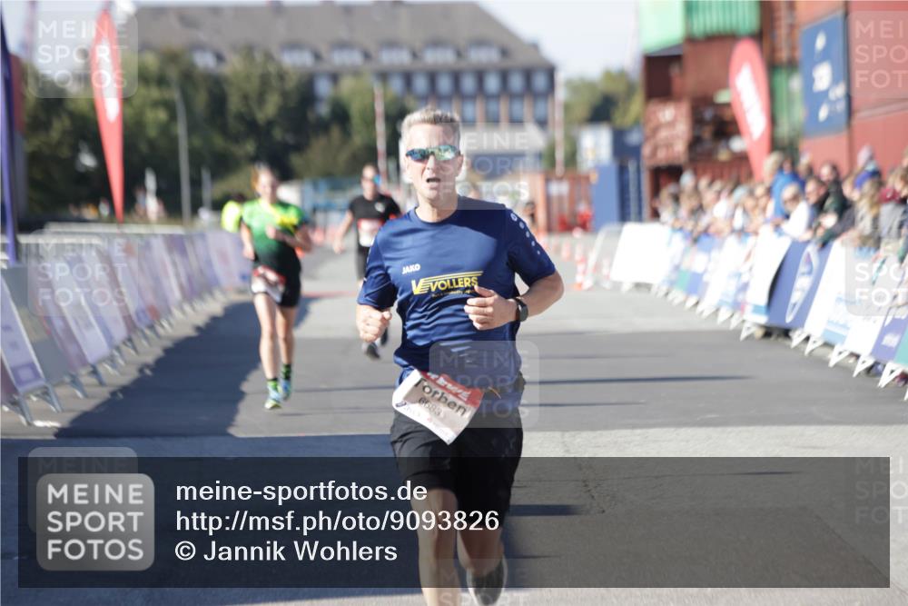 03.10.2025 - Köhlbrandbrückenlauf Jannik Wohlers http://msf.ph/oto/9093826 03.10.2025 12:54:37 Ziel 4060, 4106, 4209, 6683 meine-sportfotos.de