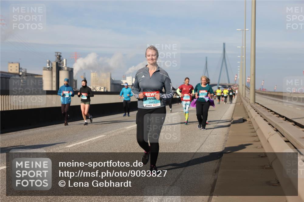 03.10.2025 - Köhlbrandbrückenlauf Lena Gebhardt http://msf.ph/oto/9093827 03.10.2025 10:08:59 Position 2 2443 meine-sportfotos.de