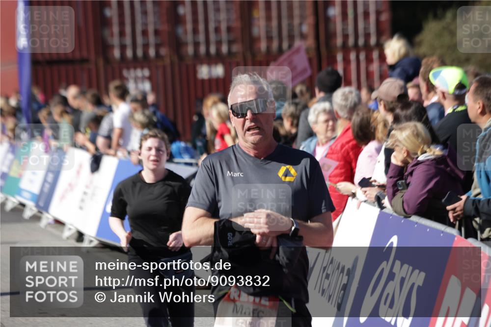 03.10.2025 - Köhlbrandbrückenlauf Jannik Wohlers http://msf.ph/oto/9093832 03.10.2025 13:20:26 Ziel 4385, 4570, 4571, 4591, 4672, 4739, 4859, 4994, 5082, 5144, 5160, 5208, 5631, 5672, 5683, 5790, 5850, 6035, 6136 meine-sportfotos.de
