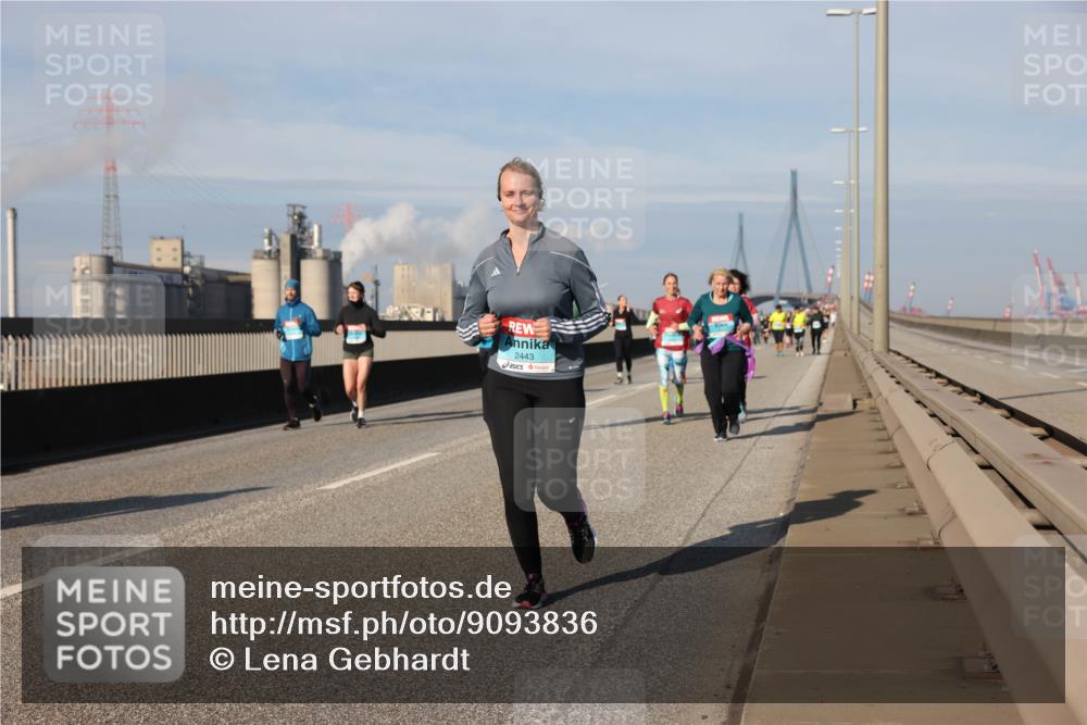 03.10.2025 - Köhlbrandbrückenlauf Lena Gebhardt http://msf.ph/oto/9093836 03.10.2025 10:08:59 Position 2 2443 meine-sportfotos.de