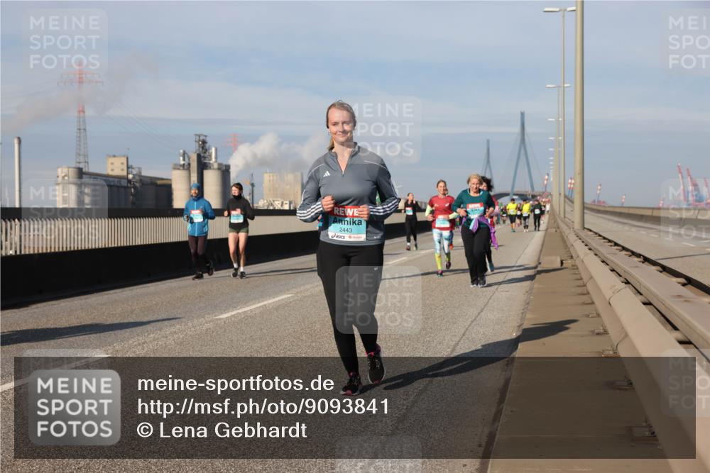 03.10.2025 - Köhlbrandbrückenlauf Lena Gebhardt http://msf.ph/oto/9093841 03.10.2025 10:08:59 Position 2 2443 meine-sportfotos.de