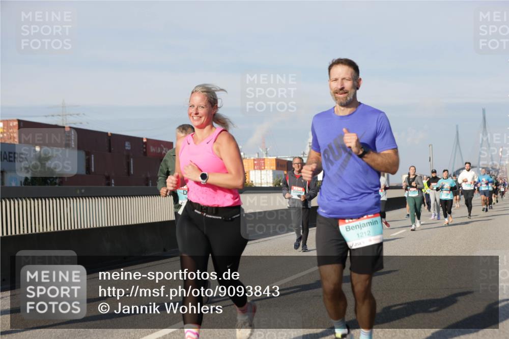 03.10.2025 - Köhlbrandbrückenlauf Jannik Wohlers http://msf.ph/oto/9093843 03.10.2025 10:00:47 Position 3 17, 1212 meine-sportfotos.de