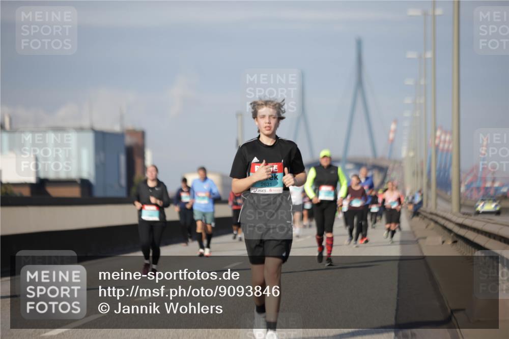 03.10.2025 - Köhlbrandbrückenlauf Jannik Wohlers http://msf.ph/oto/9093846 03.10.2025 10:12:23 Position 3 2631 meine-sportfotos.de