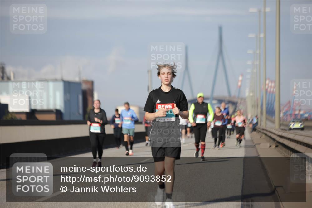 03.10.2025 - Köhlbrandbrückenlauf Jannik Wohlers http://msf.ph/oto/9093852 03.10.2025 10:12:23 Position 3 10 meine-sportfotos.de