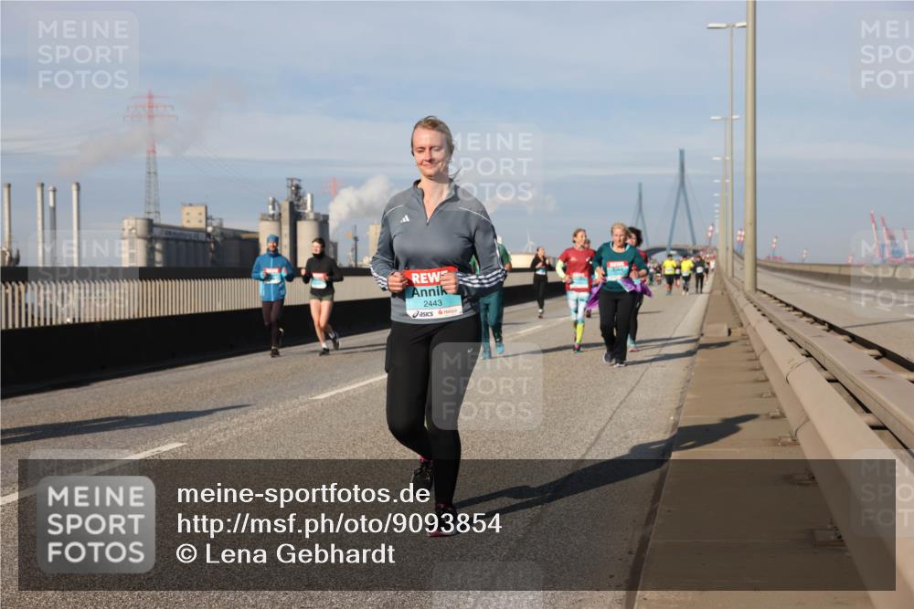 03.10.2025 - Köhlbrandbrückenlauf Lena Gebhardt http://msf.ph/oto/9093854 03.10.2025 10:09:00 Position 2 2443 meine-sportfotos.de