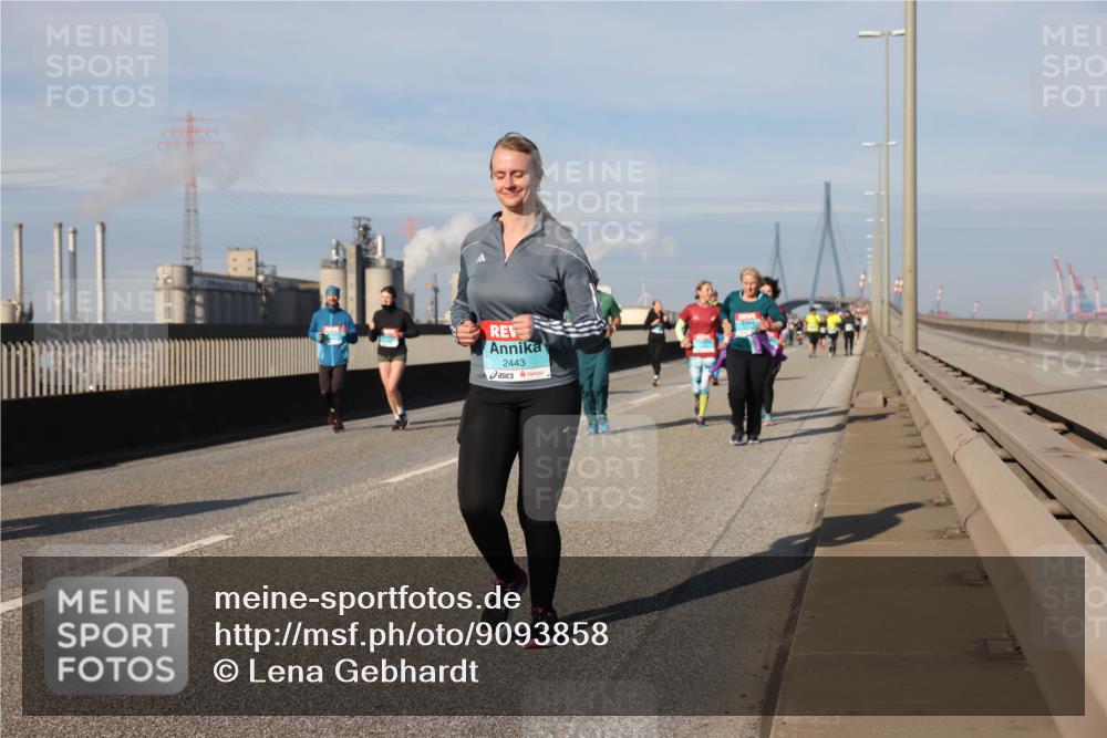 03.10.2025 - Köhlbrandbrückenlauf Lena Gebhardt http://msf.ph/oto/9093858 03.10.2025 10:09:00 Position 2 2443 meine-sportfotos.de