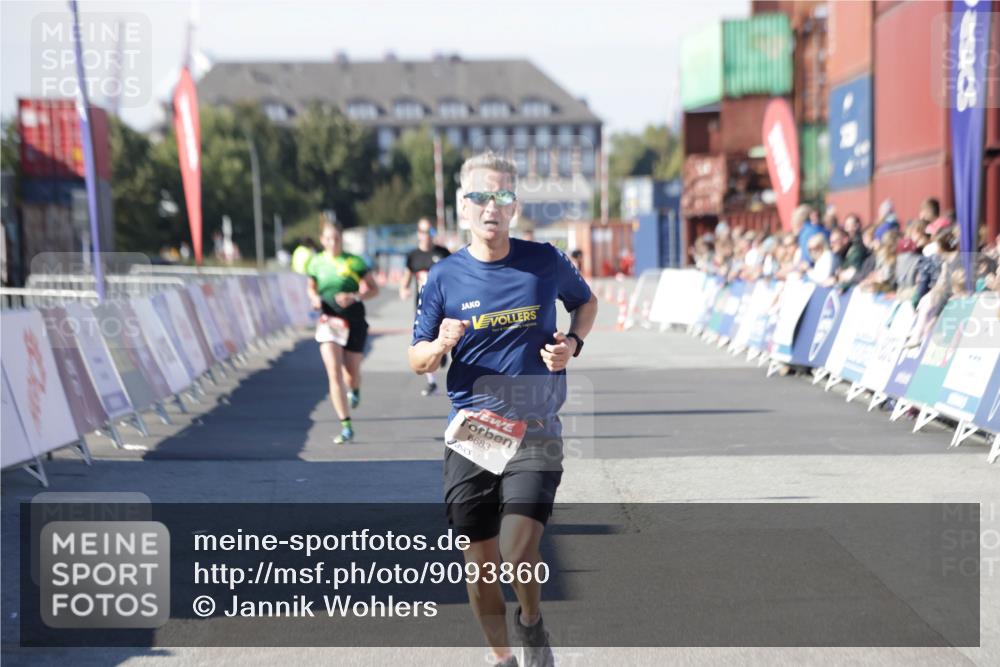 03.10.2025 - Köhlbrandbrückenlauf Jannik Wohlers http://msf.ph/oto/9093860 03.10.2025 12:54:38 Ziel 4060, 4106, 4209, 6621, 6683 meine-sportfotos.de