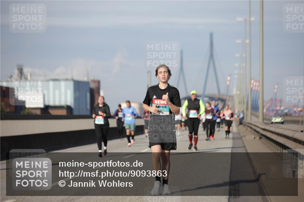 03.10.2025 - Köhlbrandbrückenlauf Jannik Wohlers http://msf.ph/oto/9093863 03.10.2025 10:12:23 Position 3 81 meine-sportfotos.de