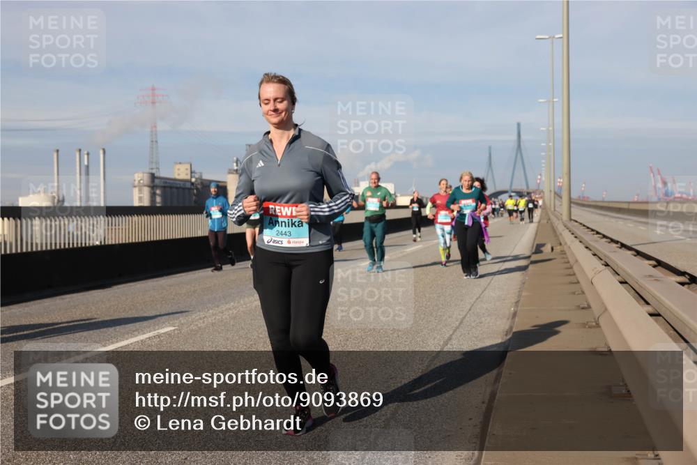 03.10.2025 - Köhlbrandbrückenlauf Lena Gebhardt http://msf.ph/oto/9093869 03.10.2025 10:09:00 Position 2 2443 meine-sportfotos.de