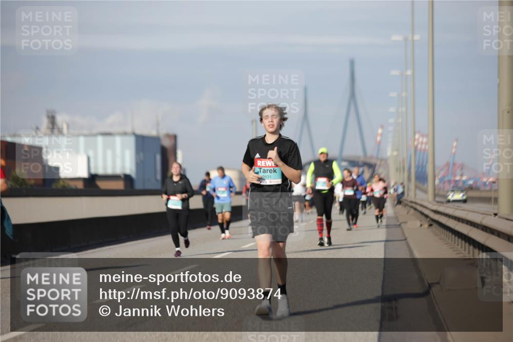 03.10.2025 - Köhlbrandbrückenlauf Jannik Wohlers http://msf.ph/oto/9093874 03.10.2025 10:12:23 Position 3 2631 meine-sportfotos.de